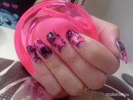 valami feltűnőset kért